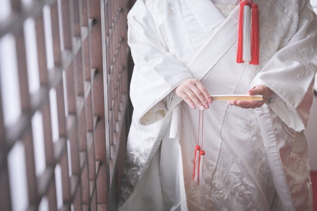 結婚式前撮りの和装｜白無垢と色打掛の特徴と選び方