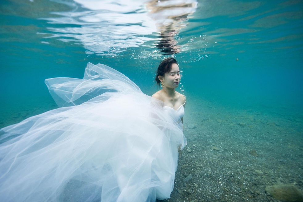 海を背景にしたフォトウエディングのメリット